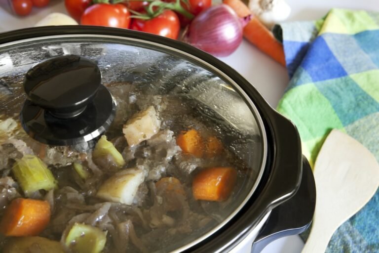 How Does a Slow Cooker Work: The Secret to Hands-Free, Scrumptious Meals