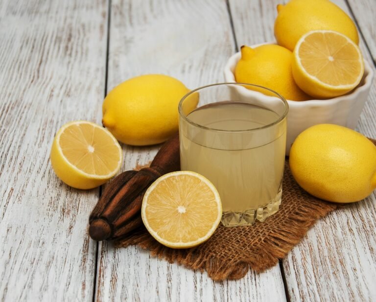 How to Juice a Lemon Without a Juicer – 3 Easy Ways