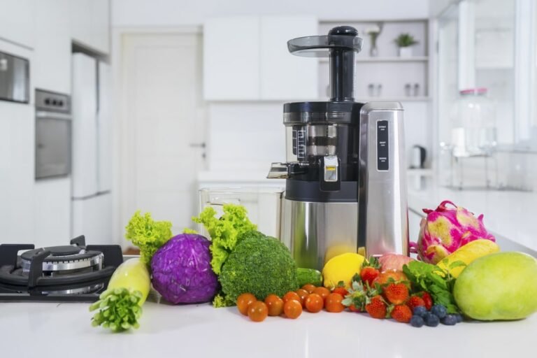 What Is a Masticating Juicer? How Does This Juicer Work?