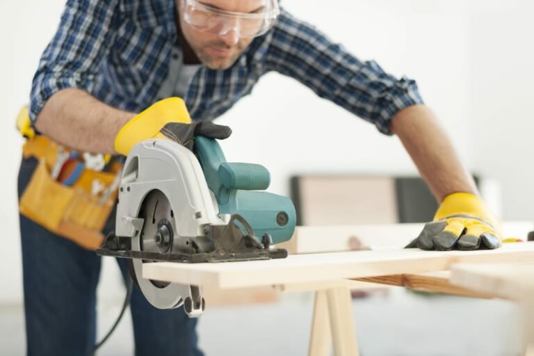 How to Use a Circular Saw: A Complete Guide for Beginners
