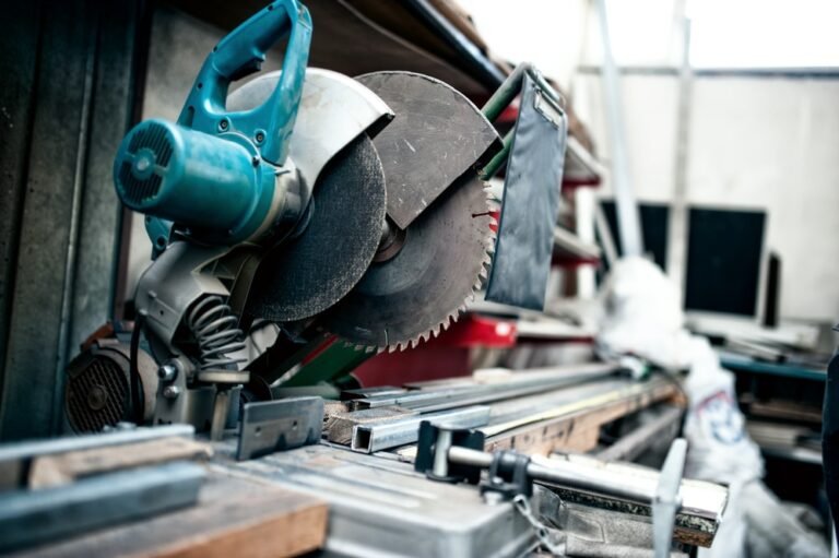 What Is a Compound Mitre Saw: Types, Benefits, and More!