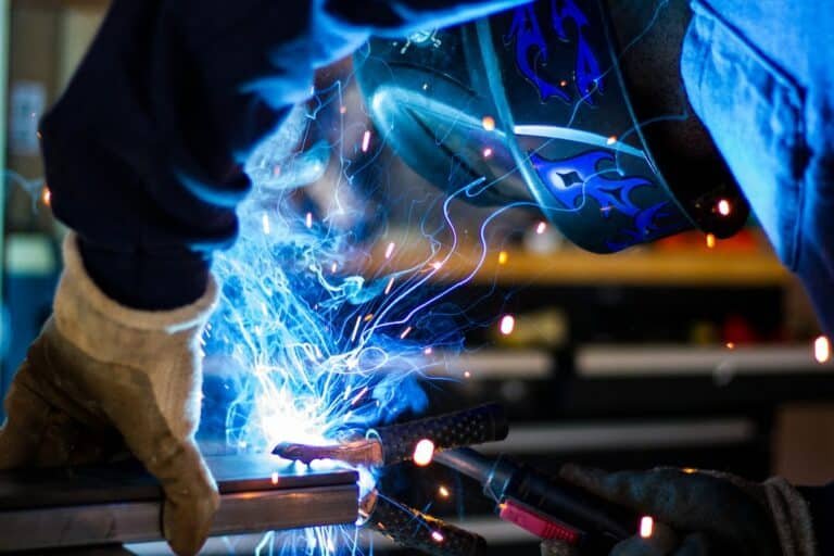Welding a Decision: Gas vs Gasless Mig Welders