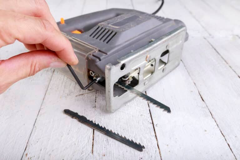 How to Change a Jigsaw Blade: A Step-by-Step Guide