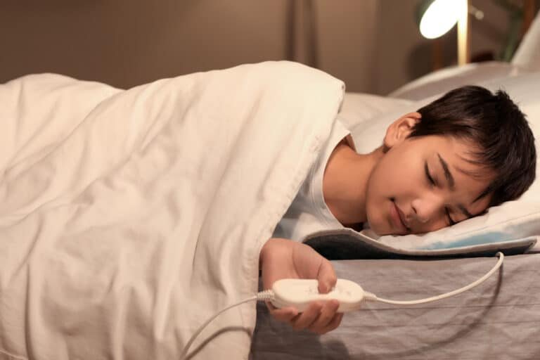 Can I Use an Electric Blanket All Night: 4 Safety Tips