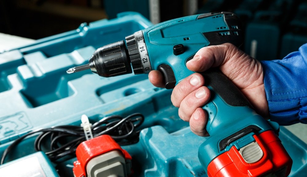 how to change an electric screwdriver head