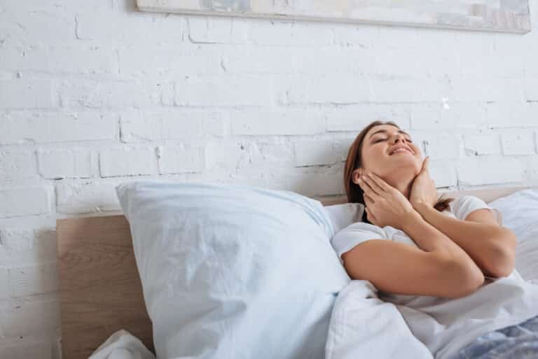 How to Arrange Pillows for Neck Pain: A Sweet Dream Guide