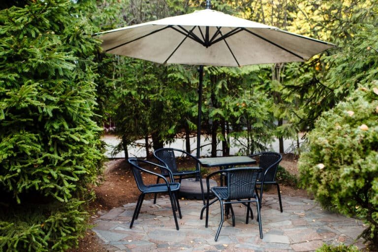 How to Clean a Cantilever Parasol: A Quick and Easy Guide