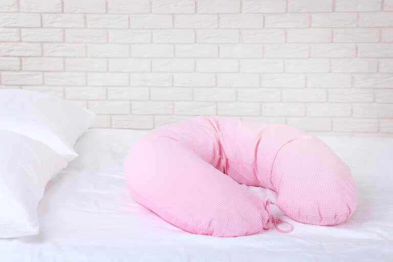 How to Travel with a Pregnancy Pillow: Tips and Benefits