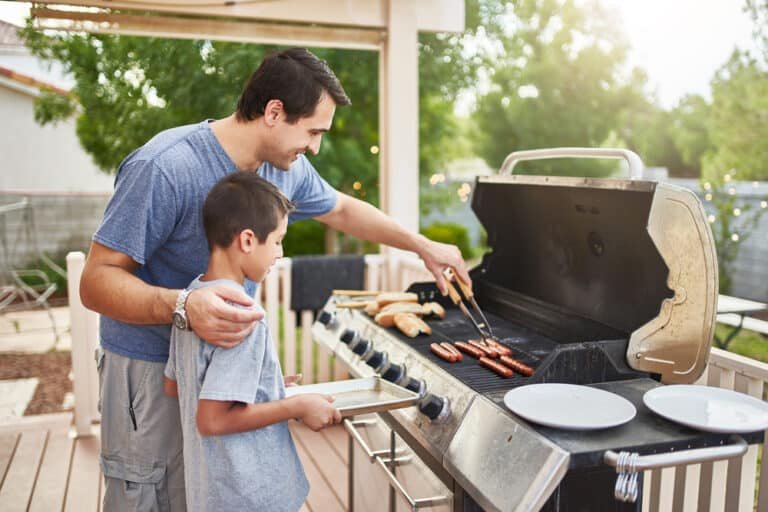 Grill Master? Unlock the Secrets of How to Use a Gas BBQ!