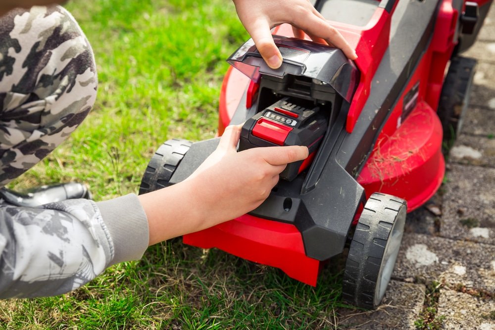 how long do electric lawnmower batteries last