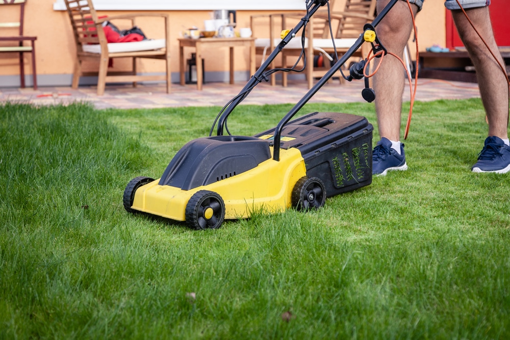 how much electricity does a lawnmower use