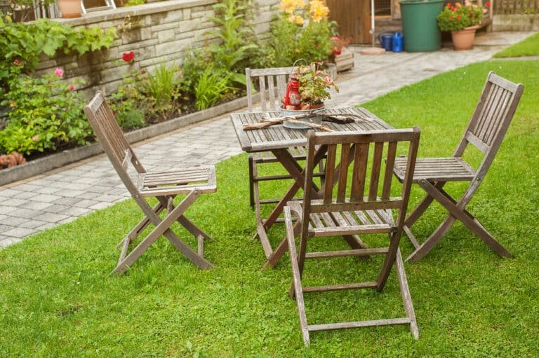 How to Fluff Up Artificial Grass: 4 Easy Steps for Luscious Locks!