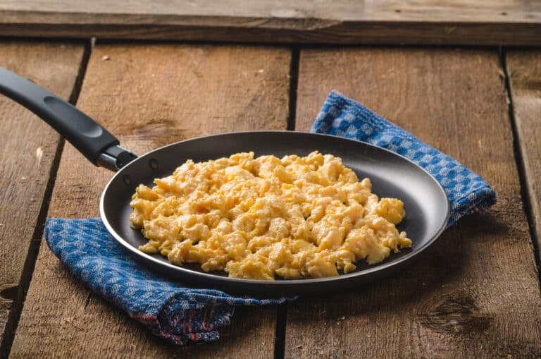 Crack the Code: How to Make Scrambled Eggs in a Frying Pan