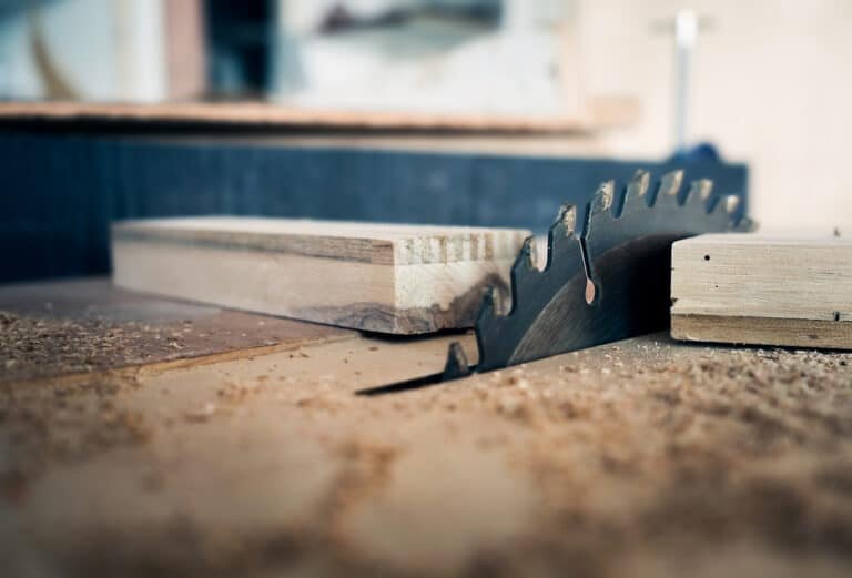 How to Sharpen a Table Saw Blade: A Step-by-Step Guide