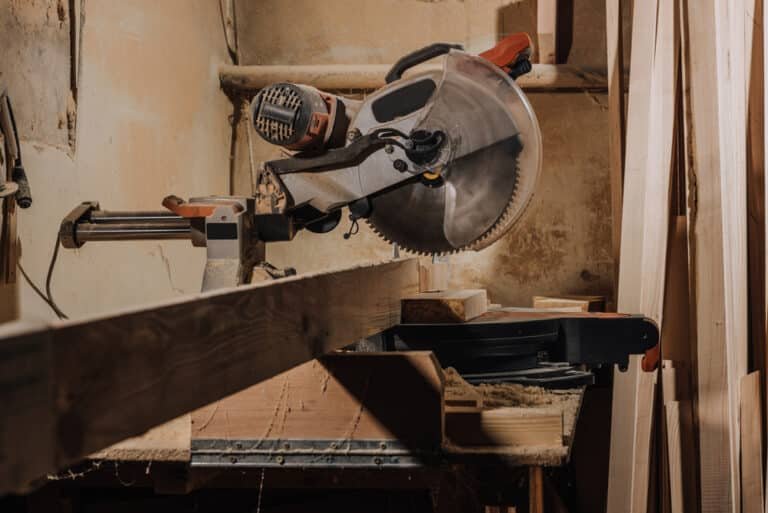 Why Does My Circular Saw Keep Stopping? Here’s the Fix!