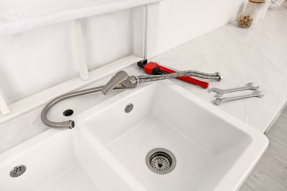 tools and plumbing fixture